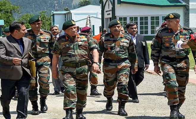 अनुच्छेद 370 हटने के बाद पहली बार श्रीनगर पहुंचे जनरल बिपिन रावत, सीमा व आंतरिक सुरक्षा का लेंगे जायजा