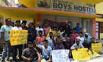 जन अधिकार पार्टी (लो) के छात्रों ने पटना के डेस्टिनेशन ब्वॉयज हॉस्टल को बंद करवाने के लिए किया जोरदार प्रदर्शन
