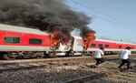 हैदराबाद से दिल्ली जाने वाली तेलंगाना एक्सप्रेस की दो बोगियों में लगी आग, सभी यात्री सुरक्षित