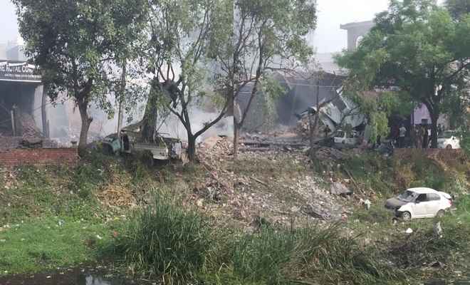 पंजाब: गुरदासपुर की पटाखा फैक्ट्री में ब्लास्ट से भारी तबाही, 17 की मौत, कई मलबे में दबे