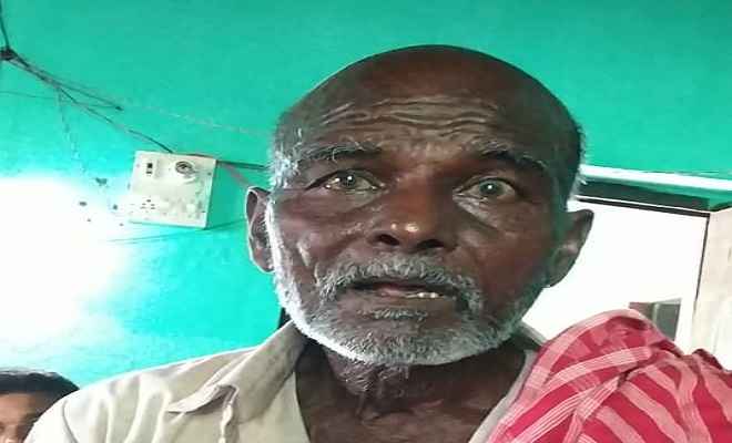 बच्चा चोर कह ग्रामीणों ने एक वृद्ध को घेरा, पुलिस कर रही मामले की जांच