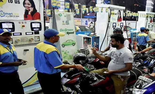 पेट्रोल-डीजल की कीमतों में हुआ इजाफा, जानिए क्या हो गई हैं कीमतें
