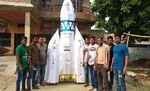 युवाओं ने मुहर्रम के मौके पर चंद्रयान-2 की शक्ल में बनाया ताजिया, लैंडर विक्रम की सफल होने की मांगी दुआ