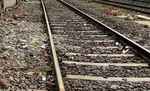 नवजात के साथ पटरी पर गिरी महिला, ट्रेन की चपेट में आने से दोनों की मौत
