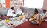 बिहार के राज्यपाल फागू चौहान ने पितरों की आत्मा के लिए किया पिंडदान