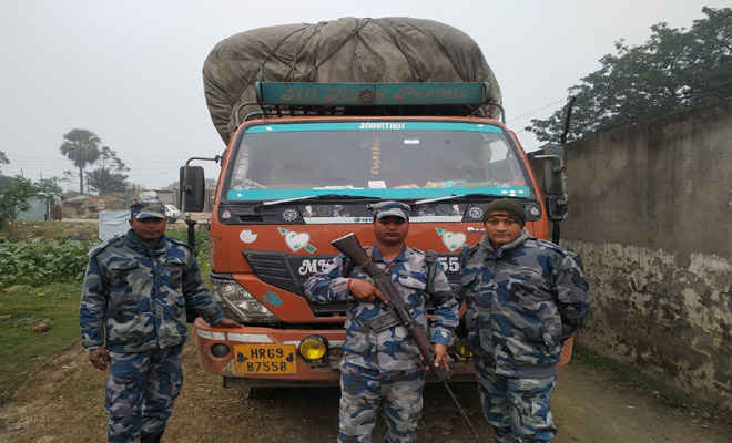 नेपाल पुलिस ने रक्सौल-आदापुर से सटे बॉर्डर से 810 कंबल किया जब्त