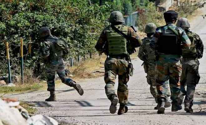 जम्‍मू कश्‍मीर के शोपियां जिले में 3 आतंकवादी ढेर, सुरक्षा बलों के साथ मुठभेड़ जारी