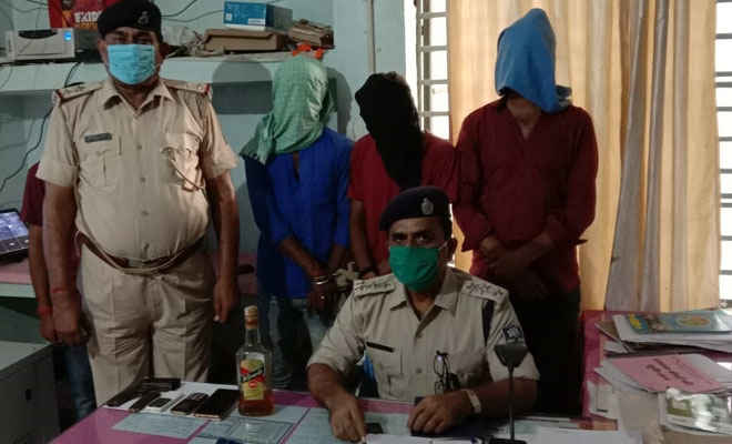 मोतिहारी के मधुबन में आर्म्स के साथ तीन गिरफ्तार, पुलिस ने कहा- अपराध को अंजाम देने की फिराक में थे तीनों