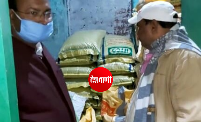 रक्सौल: छापेमारी कर चावल बजार से 119 बोरा अवैध उर्वरक बरामद, दुकान सील, दुकानदार गिरफ्तार