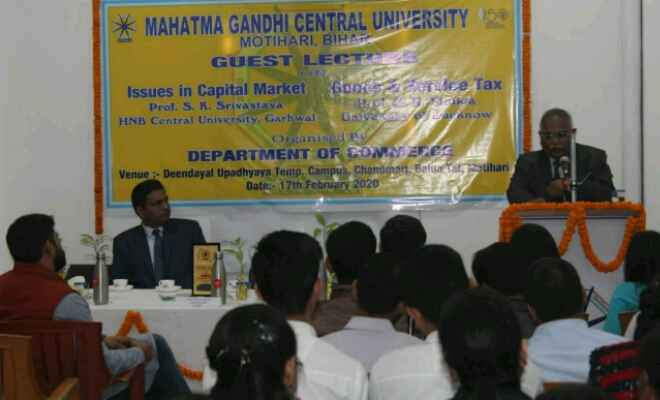 मोतिहारी में महात्मा गांधी केंद्रीय विश्वविद्यालय के वाणिज्य विभाग में भारतीय पूंजी बाजार के उभरते विषय पर हुई चर्चा