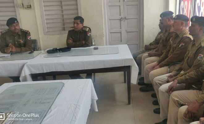रक्सौल में आरपीएफ के सहायक सुरक्षा आयुक्त मिथिलेश कुमार राय ने पोस्ट पर उपस्थित अधिकारी व जवानों का लिया सुरक्षा सम्मेलन