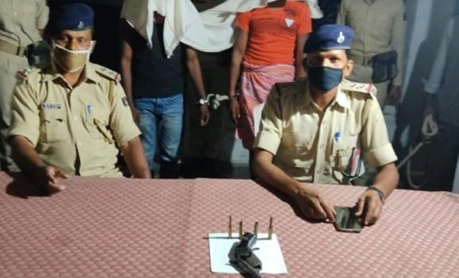 मोतिहारी के बंजरिया गोली कांड में आर्म्स व बाइक के साथ रघुनापुर के भलुआ निवासी दो गिरफ्तार