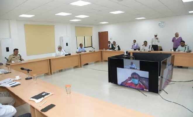 बिहार के मुख्यमंत्री नीतीश कुमार  ने वीडियो कांफ्रेंस के माध्यम से जिला के दो क्वारंटाइन सेंटरों का  अवलोकन व निरीक्षण किया