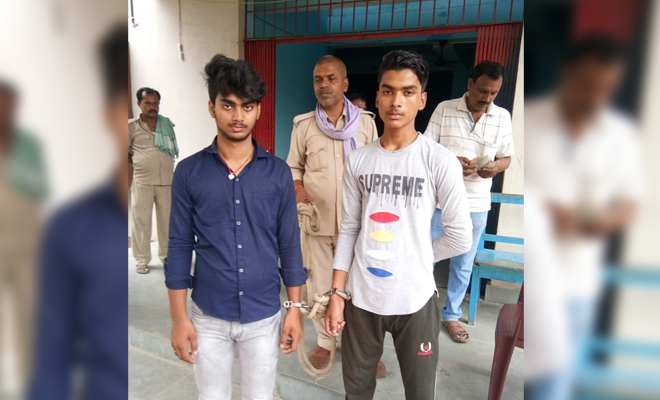 मोतिहारी के घोड़ासहन में दो युवक गिरफ्तार, पुलिस ने कहा-चोरी की बाइक बेचने की फिराक में थे दोनों, पीछा कर पकड़ा