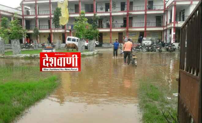 रक्सौल: लगातार हो रही बारिश से शहर में जल जमाव, लोगों को हो रही काफी परेशानी
