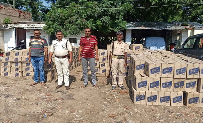 मोतिहारी की छतौनी पुलिस ने लकड़ी लदे ट्रक में छुपाकर रखी भारी मात्रा में शराब जब्त की, 6 गिरफ्तार, झखिया में देनी थी डिलेवरी