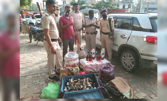 मोतिहारी के मजुराहां गांव में रघुनाथपुर पुलिस ने रेडकर जब्त की भारी मात्रा में शराब, महिला सहित दो गिरफ्तार