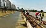 समस्तीपुर : सगौली और मझौलिया रेलखंड के रेल पुल पर चढ़ा पानी, परिचालन बाधित
