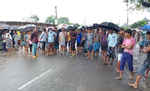 कंधवलिया में जलजमाव को लेकर ग्रामीणों ने मार्ग अवरुद्ध कर किया विरोध प्रदर्शन