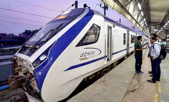 चीन को बड़ा झटका, रेलवे ने 44 वंदे भारत ट्रेनों के निर्माण की निविदा रद्द की