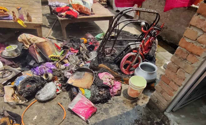 मोतिहारी के छतौनी में गैस सिलेंडर फटा, अगलगी में लाखों की संपत्ति जली