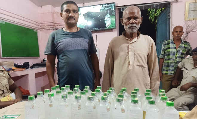 मोतिहारी के छतौनी में नेपाली शराब के साथ दो गिरफ्तार, चकिया से भी 5 कार्टन शराब जब्त