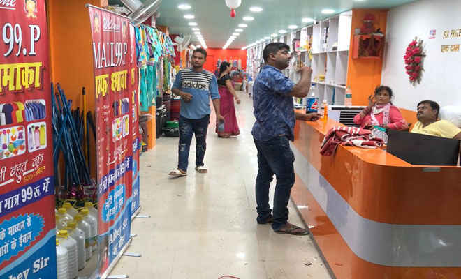 मोतिहारी के मधुबन छावनी चौक पर  खुल गया एक नया मॉल, नाम है ''मॉल 99P''