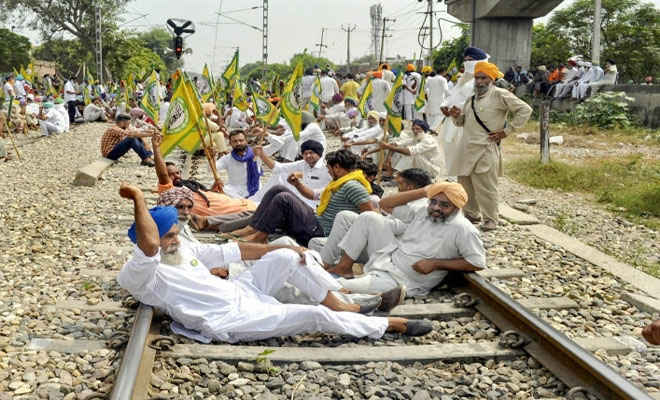 ठप हुई इन ट्रेनों की सेवाएं,  कृषि विधेयकों के विरोध में पंजाब में 'रेल रोको' आंदोलन शुरू
