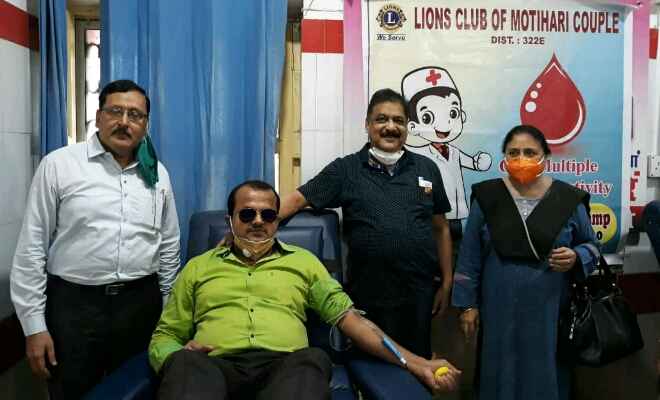 मोतिहारी रेडक्रॉस-भवन में लायंस कपल क्लब द्वारा रक्तदान शिविर का आयोजन