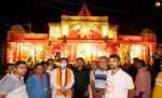 बगहा: भाजपा नेता दीपक यादव ने कनक पूजा पंडाल में पहुँचकर मां दुर्गा का दर्शन कर की पूजा अर्चना