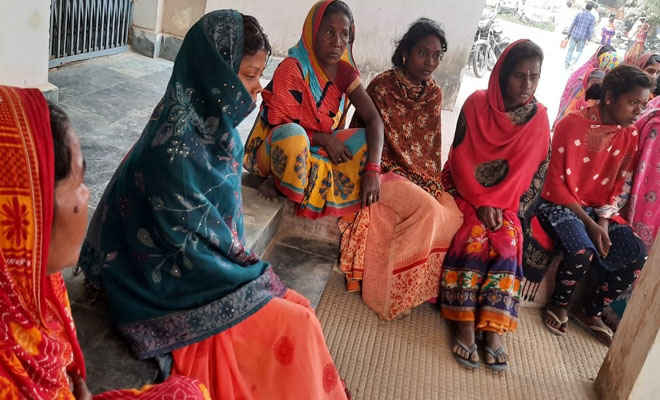 मोतिहारी के भरवलिया में मूर्ति विसर्जन के दौरान दो पक्षों में मारपीट के बाद दूसरे पक्ष पर बदले की भावना से गांव पर हमला का आरोप, 500 लोग नामित