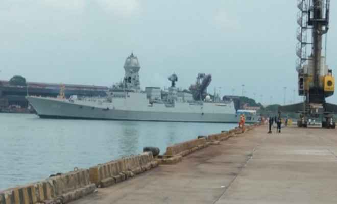 भारतीय नौसेना के जहाज कोच्चि और तबर महत्वपूर्ण चिकित्सा सामग्री लेकर न्यू मैंगलोर बंदरगाह पहुंचे