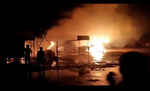 मोतिहारी के छतौनी बस स्टैण्ड में भीषण अगलगी, कई दुकाने जलीं, लाखो की क्षति