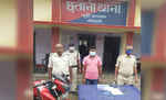 मोतिहारी की छतौनी पुलिस ने राहगीरों का आभूषण झपटने के आरोपी को पकड़ा, पुलिस ने कहा- हवाई अड्डा चौक पर झपटा था सोने का चेन