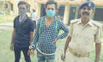 मोतिहारी में आजाद नगर से शराब के नशे में बेलबनवा निवासी दो युवक चोरी की होरो डिलक्स के साथ गिरफ्तार