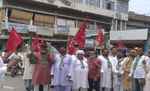 बेतिया में बढ़ती महंगाई के विरुद्ध माकपा राजद का प्रदर्शन