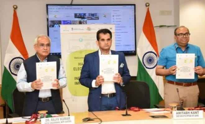नीति आयोग ने भारत में इलेक्ट्रिक वाहनों के लिए चार्जिंग इंफ्रास्ट्रक्चर तैयार करने की दिशा में मार्गदर्शन के लिए हैंडबुक जारी की