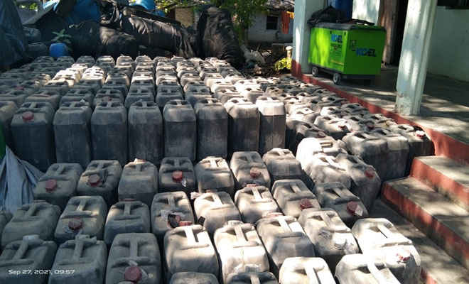 मोतिहारी के पीपराकोठी में कोणार्क सिमेंट के साथ 5250 लीटर स्प्रिट लदा ट्रक जब्त, कारोबारी फरार, ड्राइवर गिरफ्तार