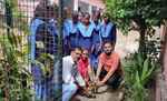 बगहा: राजकीय मध्य विद्यालय रामपुर में किया पौधारोपण, पौधा लगाने का लिया संकल्प