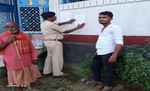 बगहा: भैरोगंज पुलिस ने फरार वारंटियों की गिरफ्तारी के लिए चिपकाया इश्तेहार