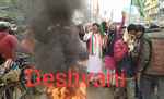 रक्सौल: रेलवे बोर्ड के खिलाफ छात्रों के बन्द के समर्थन में कांग्रेस-राजद ने किया विरोध प्रदर्शन