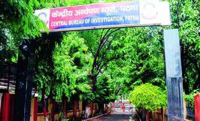 मोतिहारी के सीमा शुल्क कस्टम के अधीक्षक व डेटा ऑपरेटर को पटना की सीबीआई टीम ने पकड़ा, 90 हजार रुपये घूस लेने का आरोप