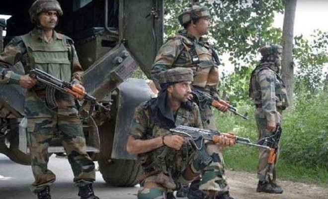 जम्मू-कश्मीर में आतंकियों के साथ मुठभेड़, सुरक्षाबलों ने एक को मार गिराया, कार्रवाई जारी