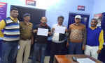 मोतिहारी के सुगौली स्थित जनसेवा केन्द्र व सूरज कम्यूनिकेशन से दो गिरफ्तार, अवैध ढंग से रेल ई-टिकट बनाने का आरोप