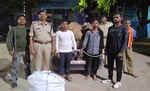मोतिहारी के ढाका में तीन गिरफ्तार, पुलिस ने कहा- सेन्ट्रो कार से पिपरा ले जा रहे थे 1140 बोतल नेपाली शराब
