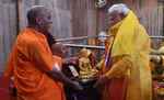 प्रधानमंत्री ने कुशीनगर में महापरिनिर्वाण स्तूप में पूजा-अर्चना की