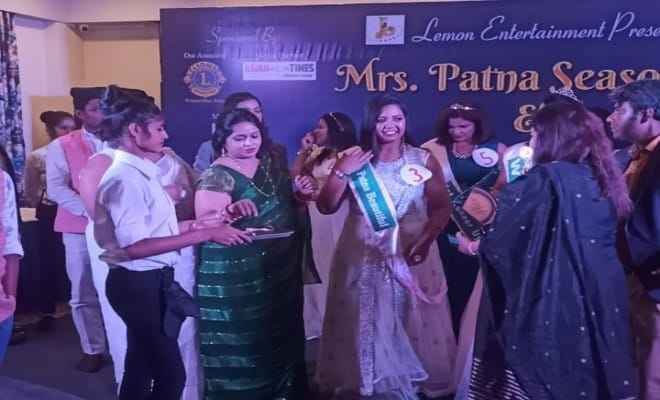 मिसेज रचना कुमारी ने पटना सीजन- 2 की सौंदर्य प्रतियोगिता में रैंप वॉक की