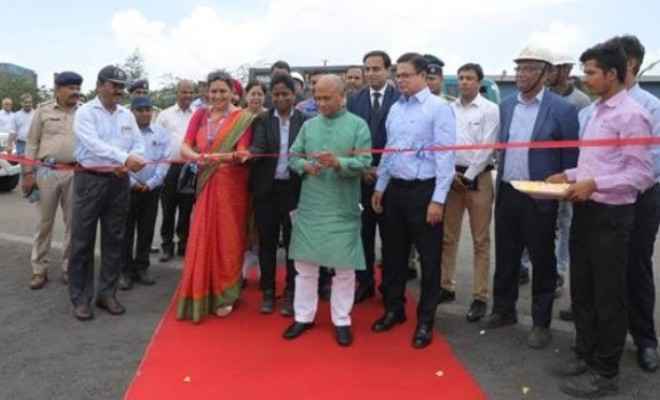 इस्पात मंत्री ने गुजरात के सूरत में इस्पात स्लैग से निर्मित पहली छह लेन वाली राजमार्ग सड़क का किया उद्घाटन