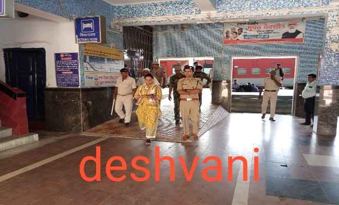 रक्सौल: एसडीएम सूश्री आरती ने रक्सौल और रामगढवा रेलवे स्टेशन का निरीक्षण कर दिया आवश्यक दिशा निर्देश