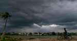 बिहार: आज बादल गरजने के साथ ठनका गिरने की आशंका, तीन जिलों में भारी बारिश का अलर्ट